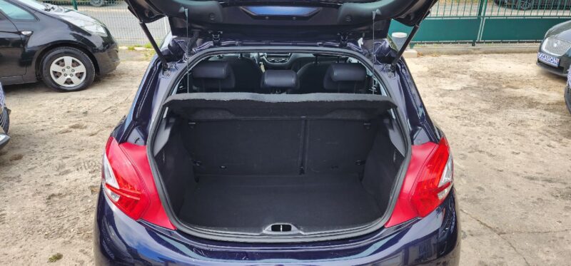 PEUGEOT 208 1.6 E-HDI 92 ALLURE