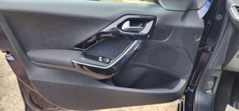 PEUGEOT 208 1.6 E-HDI 92 ALLURE