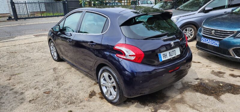 PEUGEOT 208 1.6 E-HDI 92 ALLURE