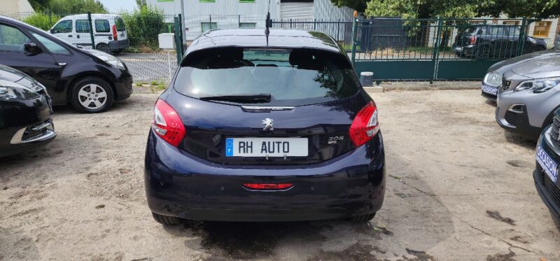 PEUGEOT 208 1.6 E-HDI 92 ALLURE