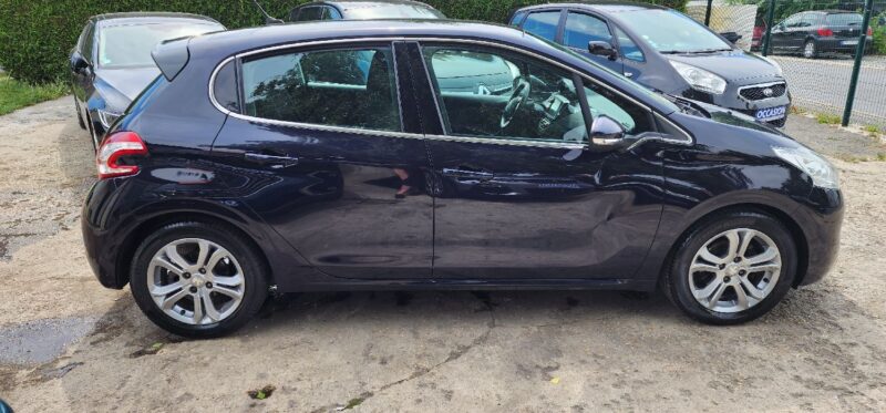 PEUGEOT 208 1.6 E-HDI 92 ALLURE