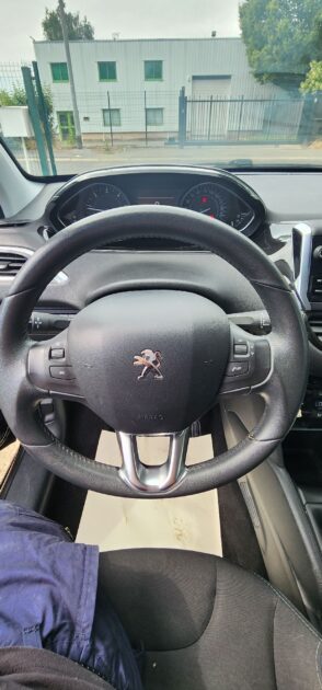 PEUGEOT 208 1.6 E-HDI 92 ALLURE