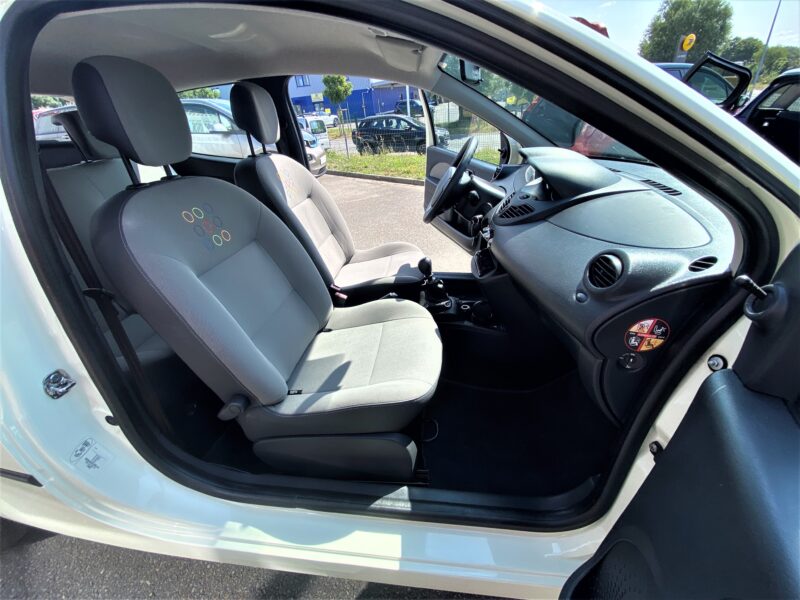 RENAULT TWINGO II 2011