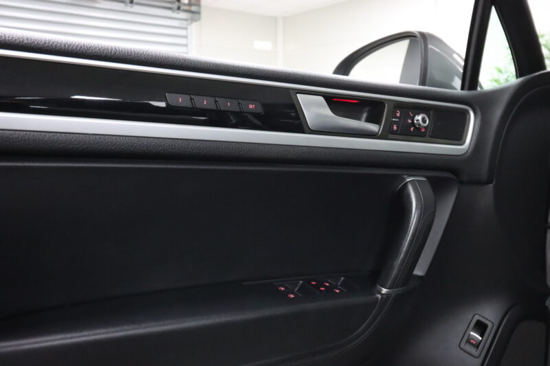 VOLKSWAGEN TOUAREG 2014