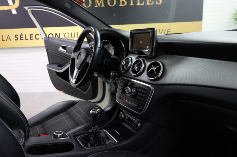 MERCEDES-BENZ   CLASSE GLA 2014