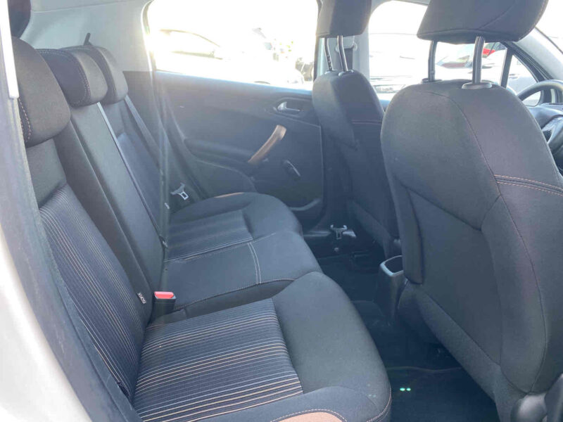 PEUGEOT 208 I 1.2 VTI 82 Urban Soul