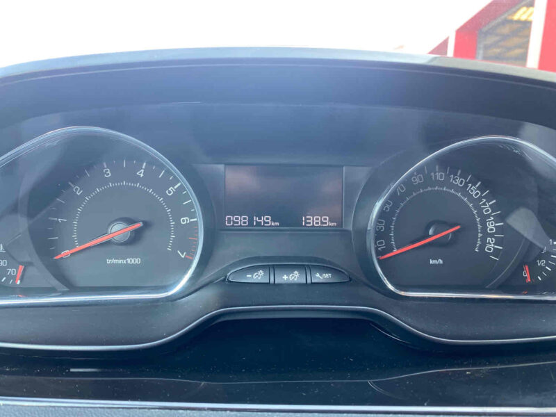 PEUGEOT 208 I 1.2 VTI 82 Urban Soul