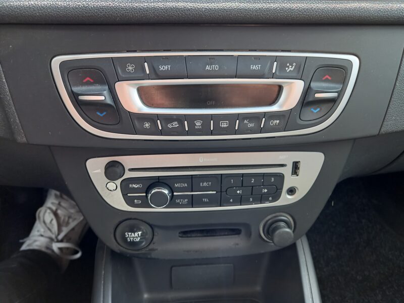 RENAULT MEGANE III Grandtour 2012