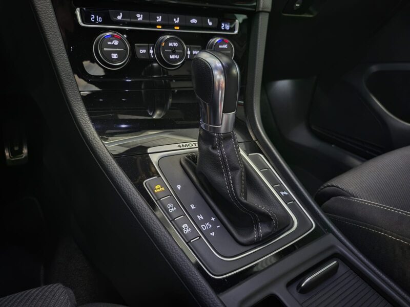 VOLKSWAGEN GOLF VII 2.0 TSI 300 7R 4MOTION DSG CAMERA / TOIT OUVRANT / LUMIERE D\'AMBIANCE