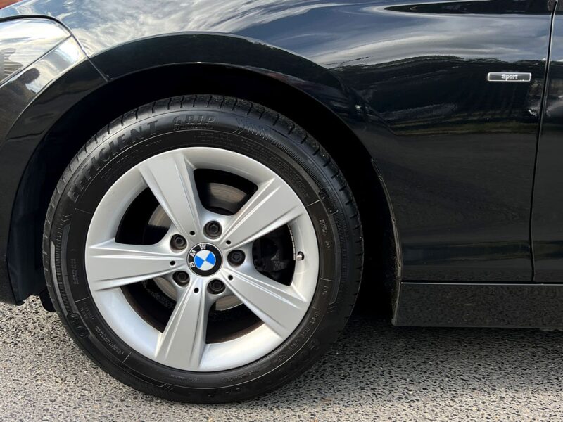 BMW SERIE 1 F20 SPORT 116i 1.6 136 Cv INTERIEUR CUIR ROUGE / 5 PORTES CRIT AIR 1 - Garantie