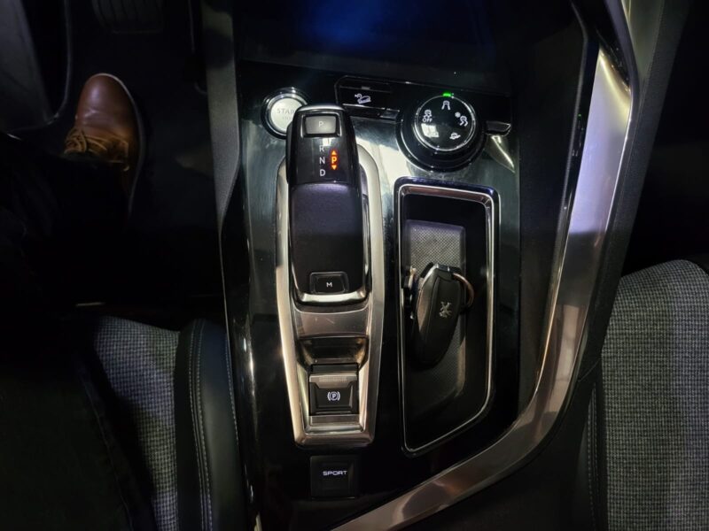 PEUGEOT 3008 II 1.6 BlueHDi 120cv Allure Business EAT6 / APPLE CARPLAY/TOIT OUVRANT/HAYON ELECTRIQUE