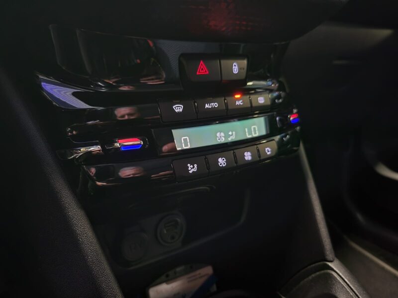 PEUGEOT 208 1.2 THP 110CH ALLURE / GPS + CARPLAY