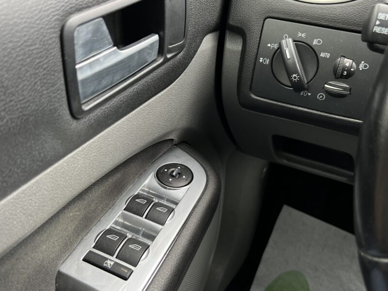 FORD FOCUS II 1.6 TDCI 110 Cv 5 PORTES / TITANIUM ORIGINE FRANCE - Garantie1an