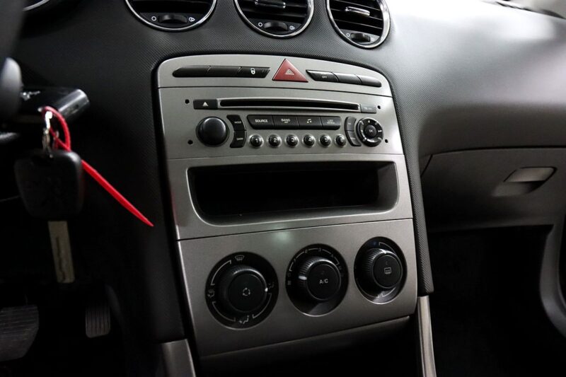 PEUGEOT 308 SW I 2011