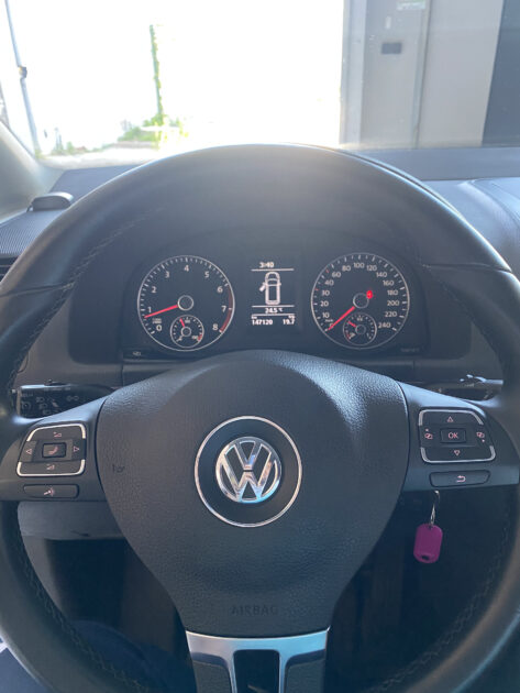 VOLKSWAGEN TOURAN 2011