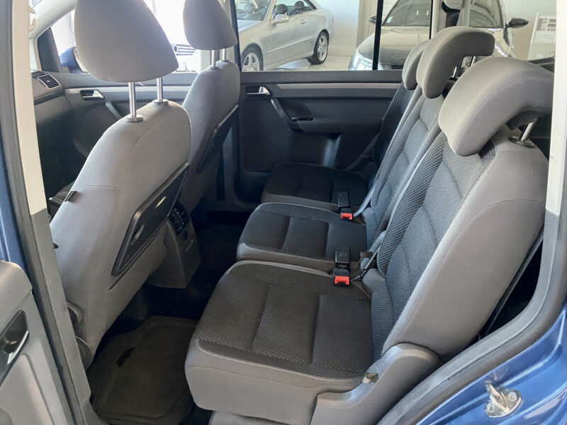 VOLKSWAGEN TOURAN 2011