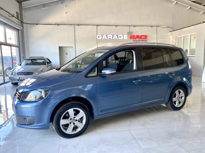 VOLKSWAGEN TOURAN 2011