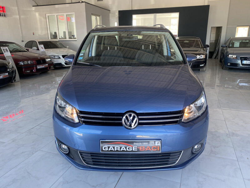 VOLKSWAGEN TOURAN 2011