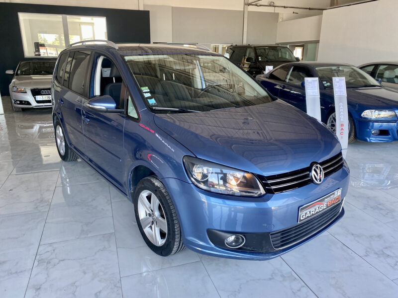 VOLKSWAGEN TOURAN 2011