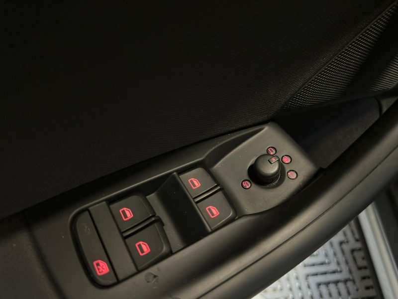 AUDI Q3 2.0 TDI QUATTRO 140CH S-TRONIC AMBIENTE / ATTELAGE + GPS