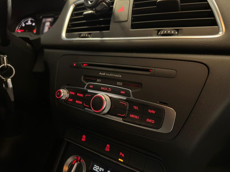 AUDI Q3 2.0 TDI QUATTRO 140CH S-TRONIC AMBIENTE / ATTELAGE + GPS