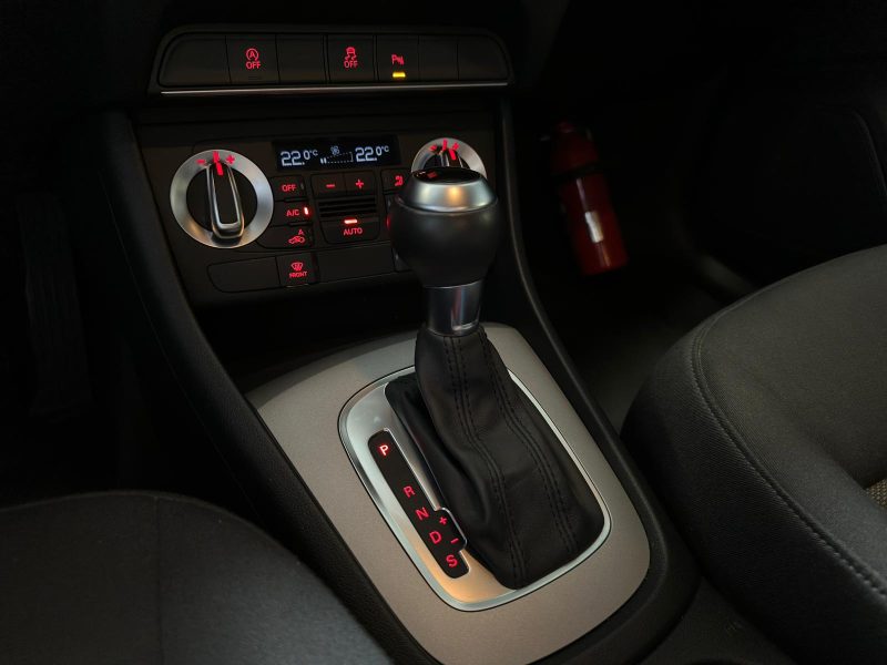 AUDI Q3 2.0 TDI QUATTRO 140CH S-TRONIC AMBIENTE / ATTELAGE + GPS