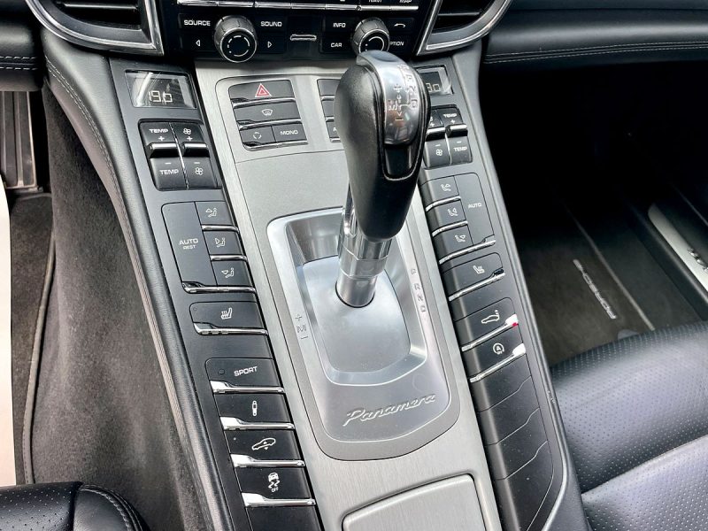 PORSCHE PANAMERA 2012