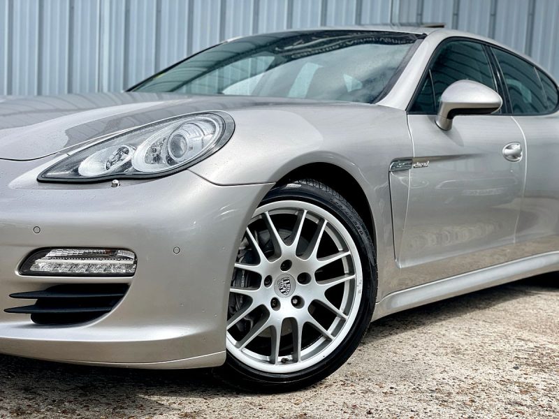 PORSCHE PANAMERA 2012