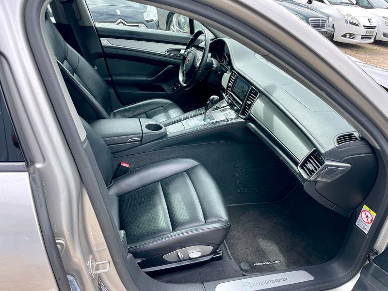 PORSCHE PANAMERA 2012