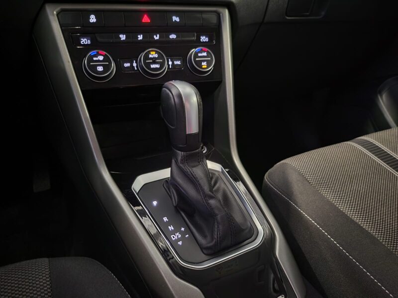 VOLKSWAGEN T-ROC 1.5 TSI 150CH DSG7 LOUNGE / PREMIERE MAIN + CAMERA + FULL LED + CARPLAY