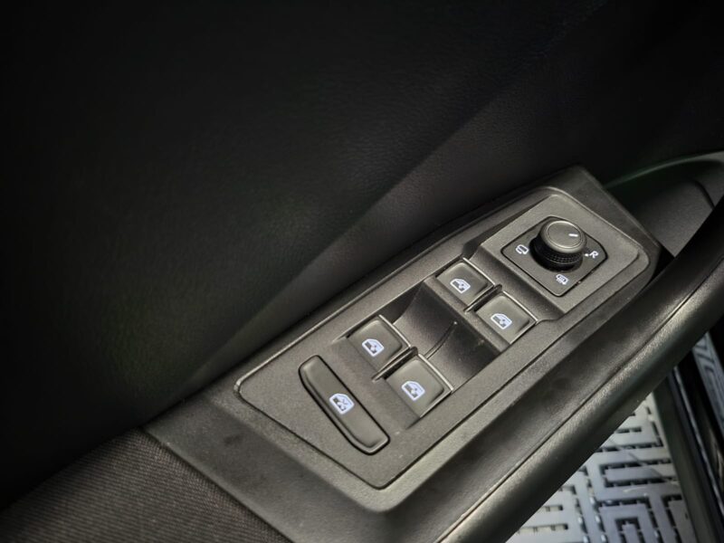 VOLKSWAGEN T-ROC 1.5 TSI 150CH DSG7 LOUNGE / PREMIERE MAIN + CAMERA + FULL LED + CARPLAY