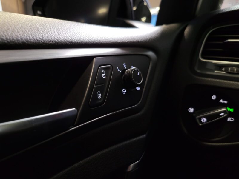 VOLKSWAGEN E-GOLF 136cv VIRTUAL COCKPIT / APPLE CARPLAY / JANTES 18 / SIEGES CHAUFFANTS