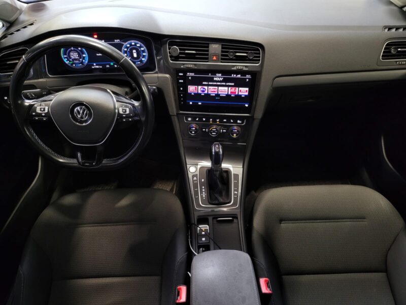 VOLKSWAGEN E-GOLF 136cv VIRTUAL COCKPIT / APPLE CARPLAY / JANTES 18 / SIEGES CHAUFFANTS