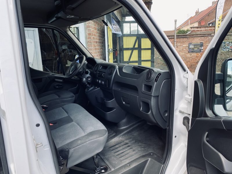 RENAULT MASTER III Camionnette 2019