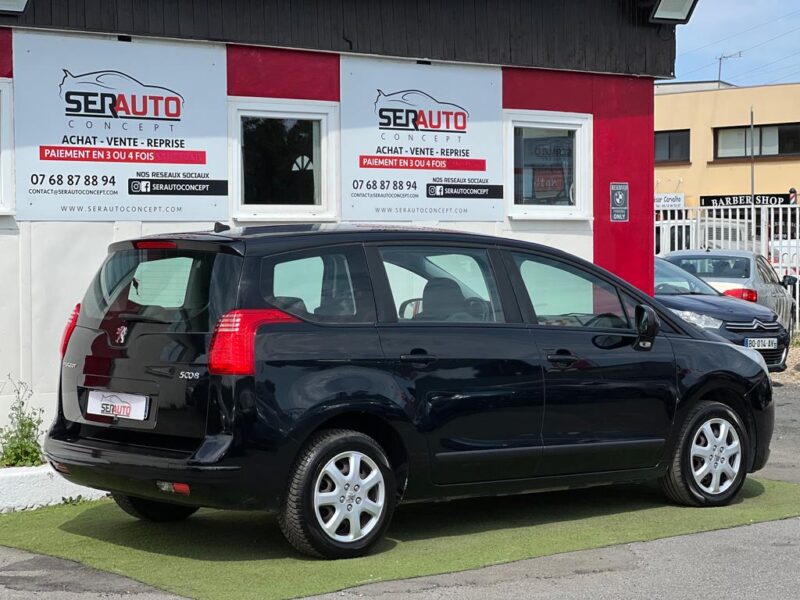PEUGEOT 5008 2011