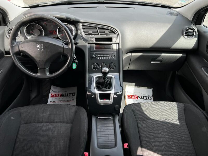 PEUGEOT 5008 2011