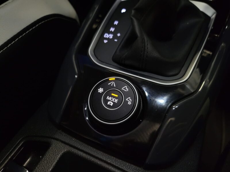 VOLKSWAGEN T-ROC 2.0 TDi 150cv 4-MOTION 4x4 CARAT EXCLUSIVE DSG7 TOIT OUVRANT / VIRTUAL COCKPIT / CA