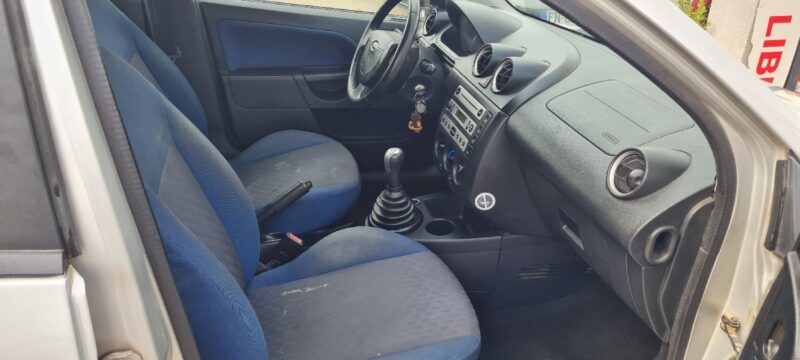 FORD FIESTA V 2004