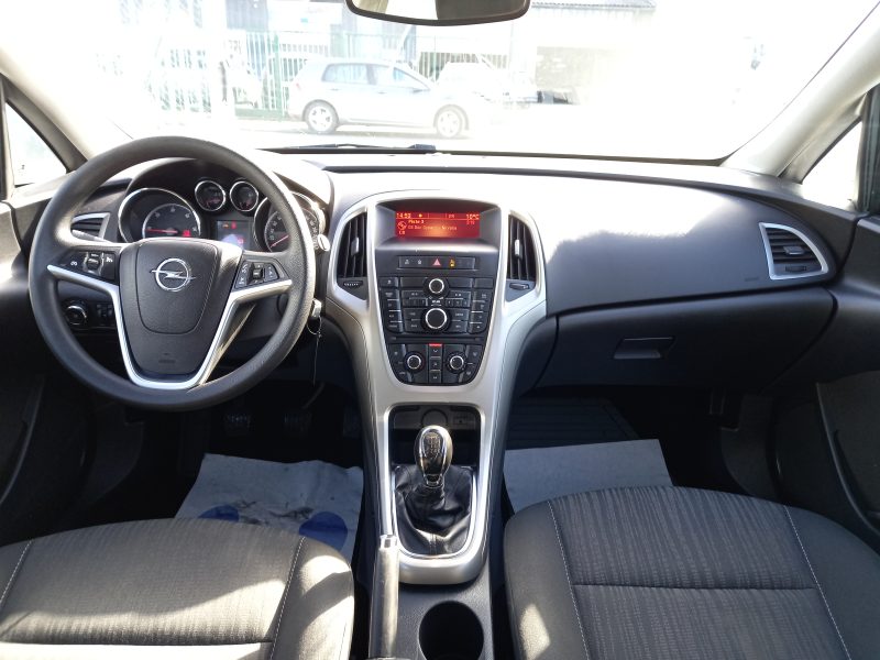 OPEL ASTRA J 2011