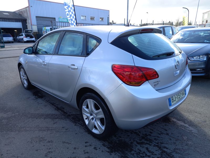 OPEL ASTRA J 2011