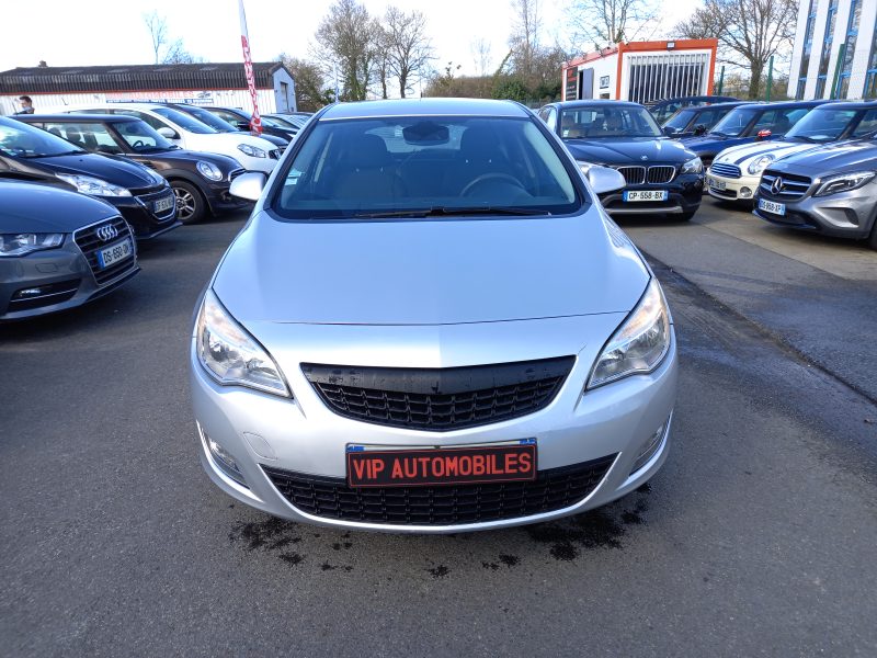 OPEL ASTRA J 2011