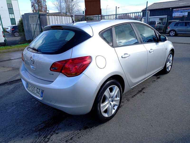 OPEL ASTRA J 2011