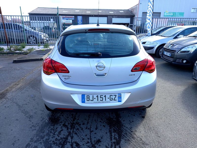 OPEL ASTRA J 2011