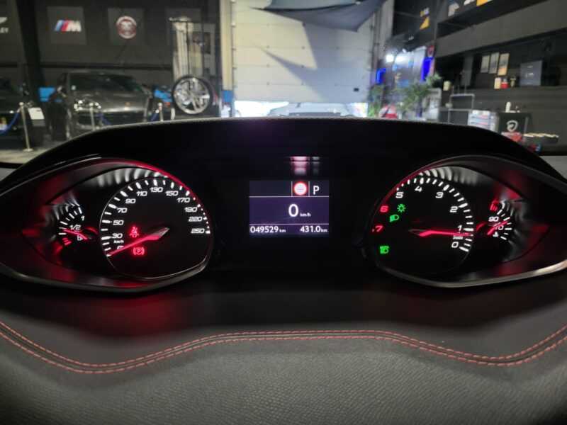 PEUGEOT 308 1.2 130cv GT LINE Black Edition , Caméra 360 , AppleCarplay 