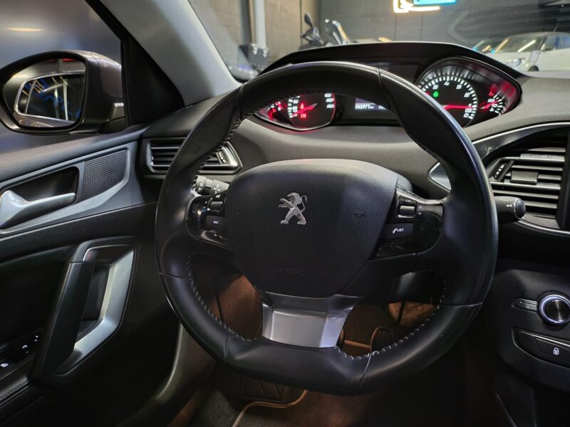 PEUGEOT 308 II 1.2 Puretech 130cv FELINE /TOIT PANO+CAMERA+GPS/