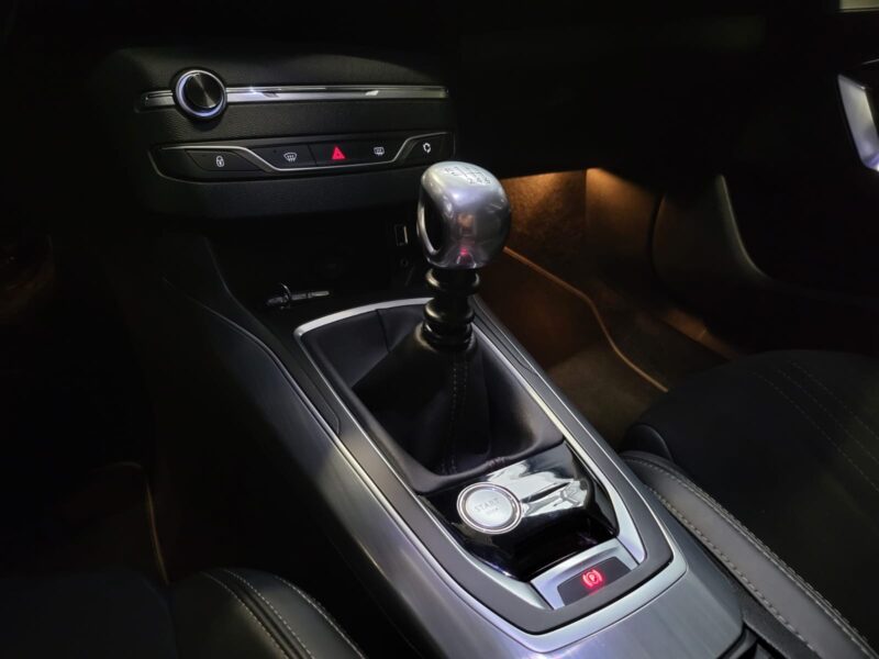 PEUGEOT 308 II 1.2 Puretech 130cv FELINE /TOIT PANO+CAMERA+GPS/