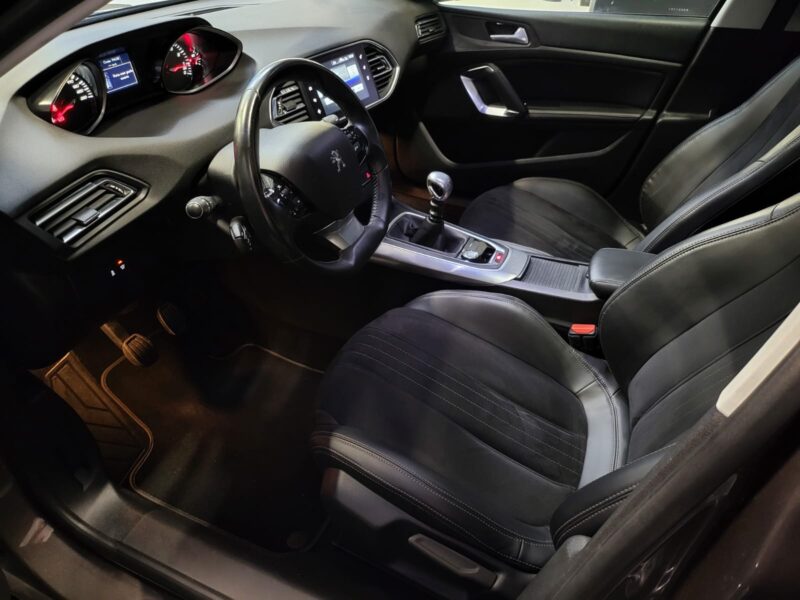 PEUGEOT 308 II 1.2 Puretech 130cv FELINE /TOIT PANO+CAMERA+GPS/