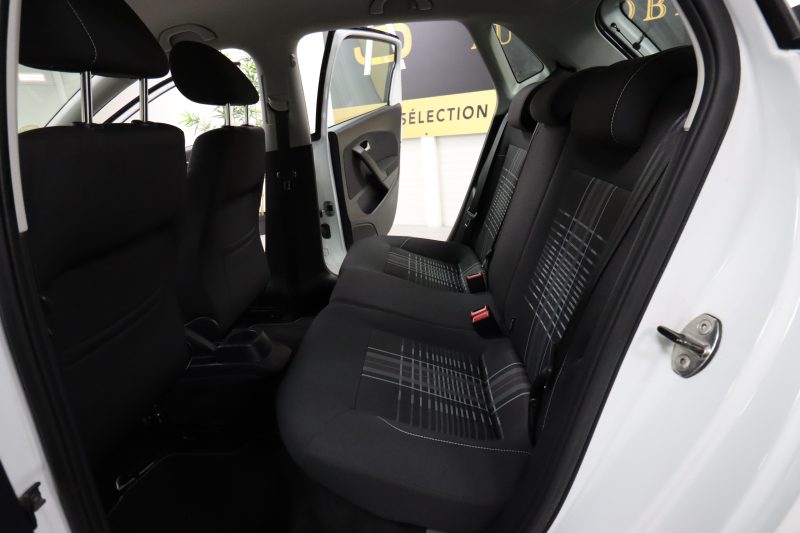 VOLKSWAGEN POLO V 2015