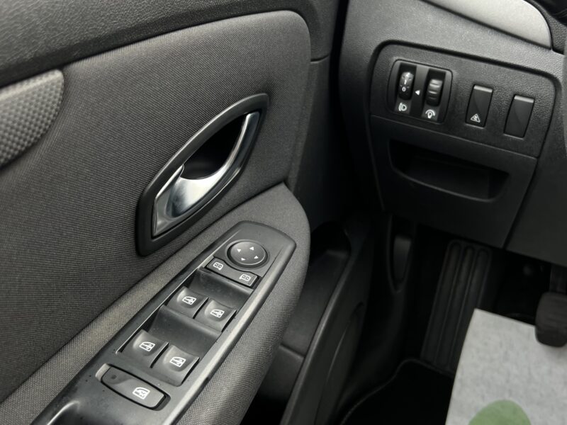 RENAULT SCENIC 3 III 1.6 110 CV BIO ETHANOL E85 / 1ERE MAIN ENTRETIEN COMPLET RENAULT - Garantie1an