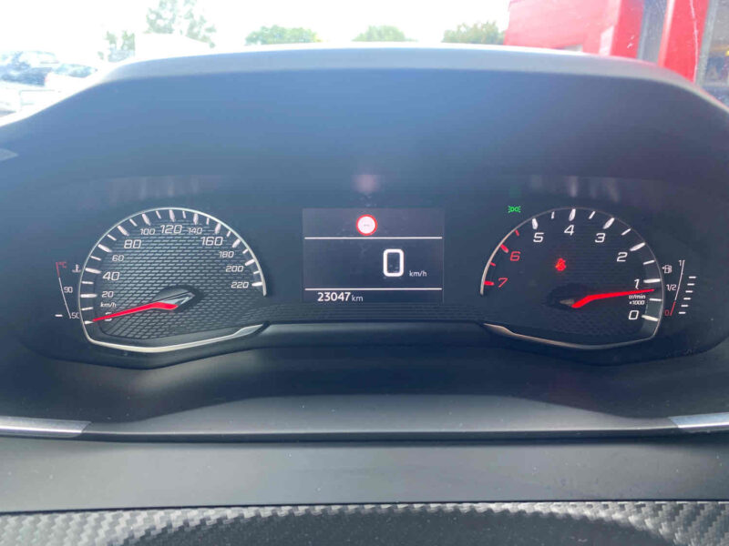 PEUGEOT 208 1.2 PureTech 100 STYLE 2021